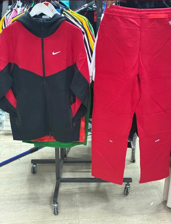 Nike Nike Sportswear Tech Fleece Full-Zip Hoodie & Joggers Set – University Red / Black sneakers South Africa