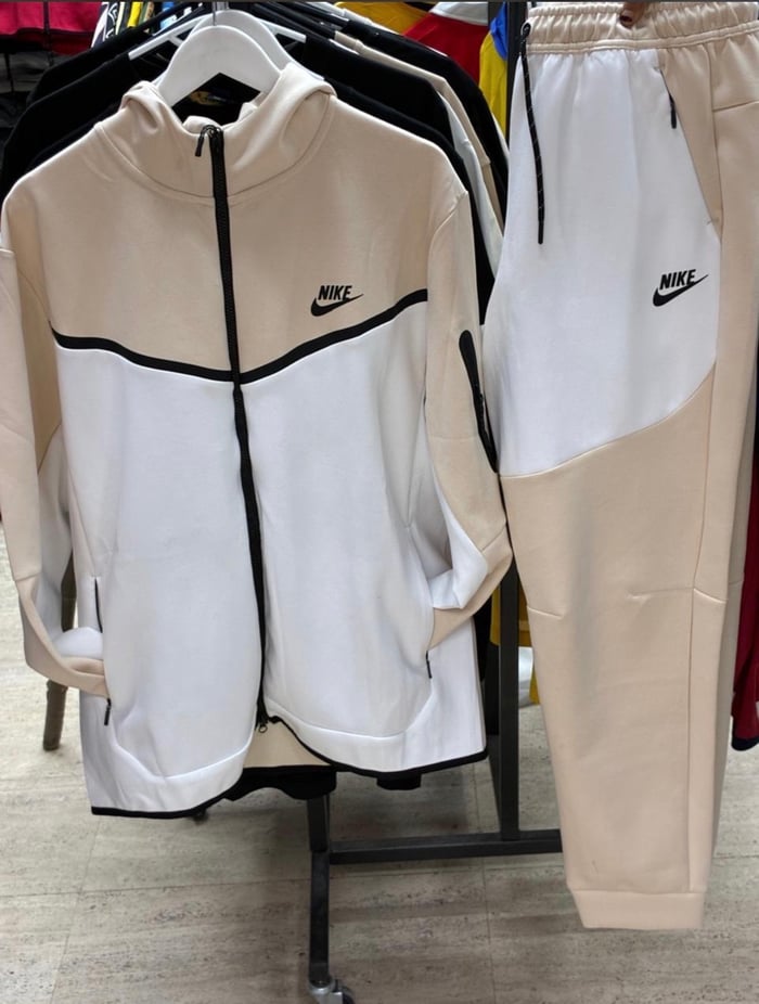Nike Nike Sportswear Tech Fleece Full-Zip Hoodie & Joggers Set – Sanddrift / White sneakers South Africa